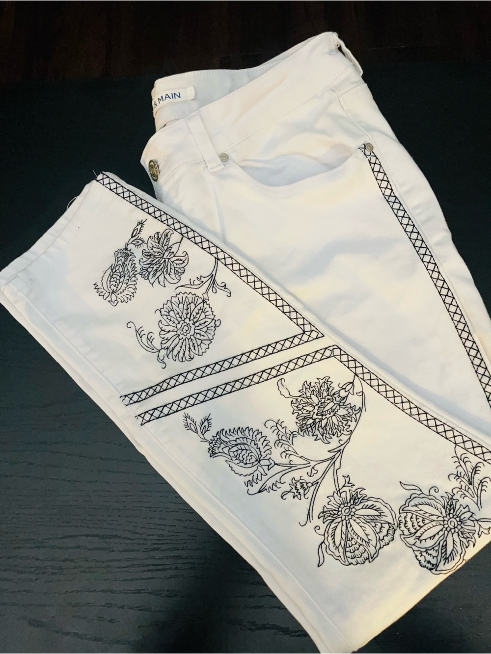 9th & MAIN  | Embroidered Women’s Denim Jeans
